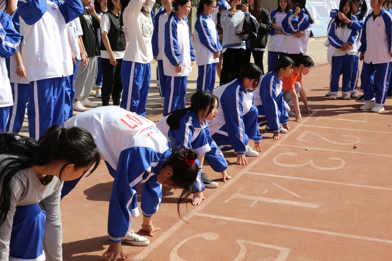 南昌向遠(yuǎn)軌道技術(shù)學(xué)校第十三屆秋季運(yùn)動會之徑賽風(fēng)采