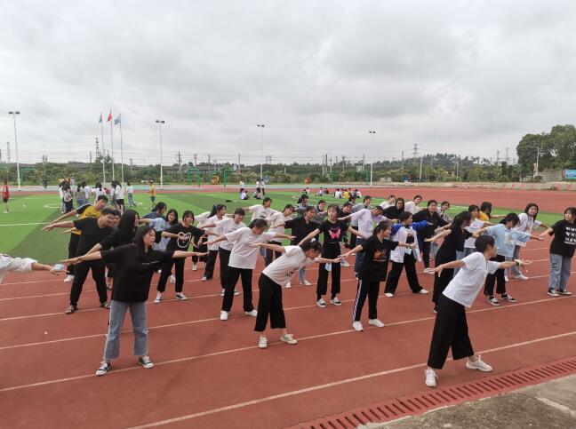 南昌向遠(yuǎn)軌道技術(shù)學(xué)校展體育課堂風(fēng)采，共教研促成長